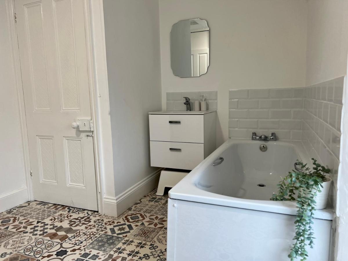 Heathcliff - 5 Bedroom House In Town Centre 滕比 外观 照片